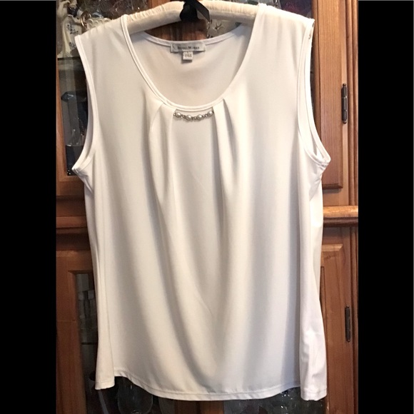 FINAL PRICE Sleeveless Jeweled
Blouse Sz Large - Picture 1 of 3